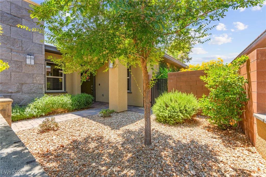 6810 Silver Crescent, Las Vegas, NV 89148