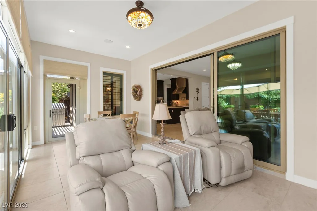 6810 Silver Crescent, Las Vegas, NV 89148