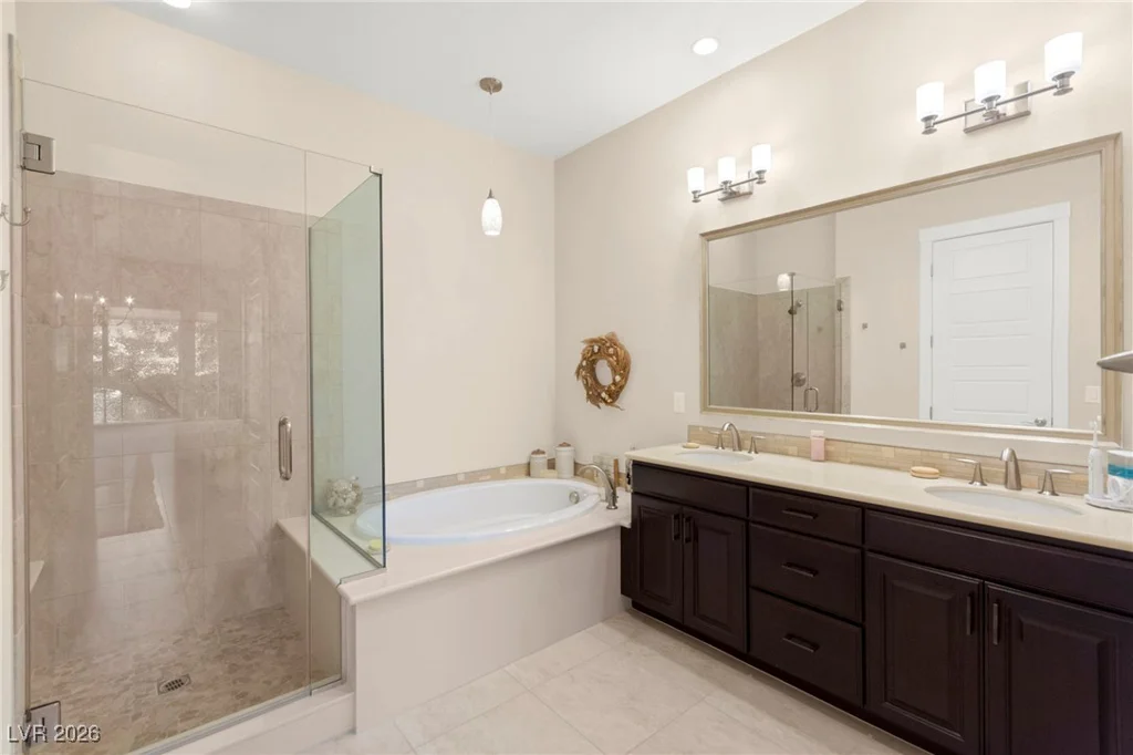 6810 Silver Crescent, Las Vegas, NV 89148