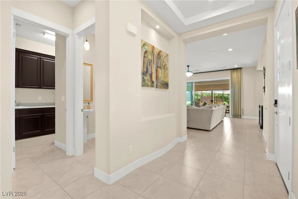6810 Silver Crescent, Las Vegas, NV 89148