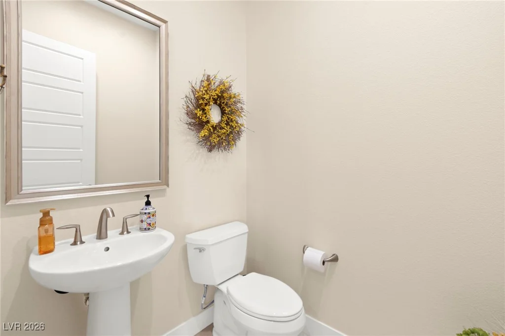 6810 Silver Crescent, Las Vegas, NV 89148