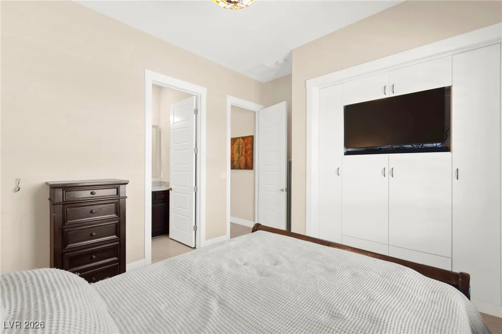 6810 Silver Crescent, Las Vegas, NV 89148
