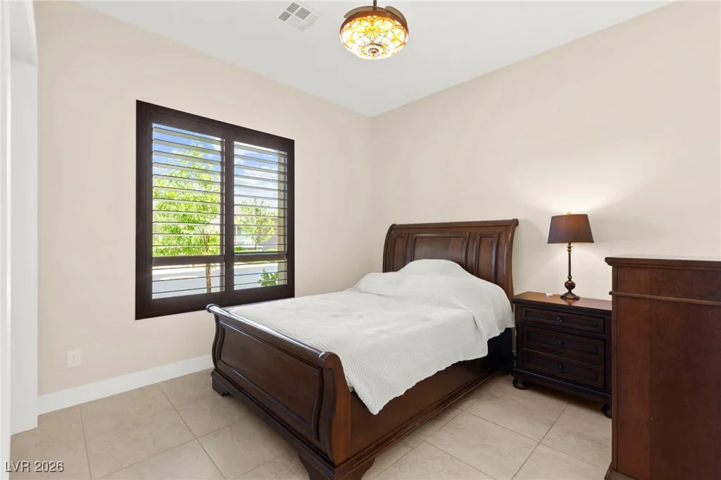 6810 Silver Crescent, Las Vegas, NV 89148