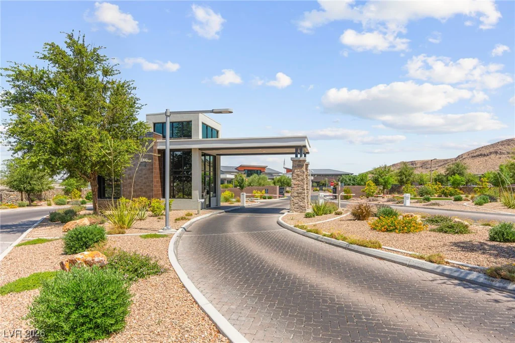 6810 Silver Crescent, Las Vegas, NV 89148