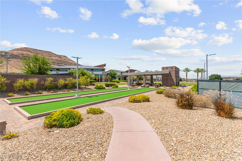6810 Silver Crescent, Las Vegas, NV 89148