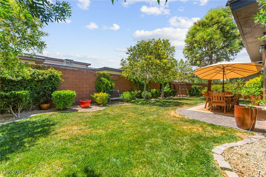 6810 Silver Crescent, Las Vegas, NV 89148