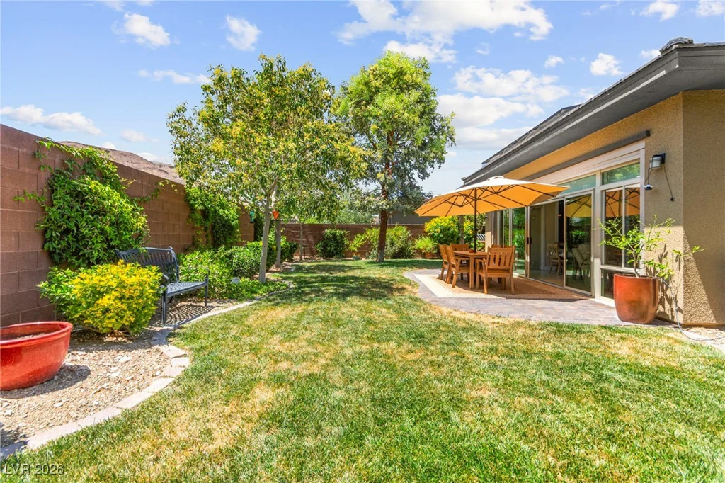 6810 Silver Crescent, Las Vegas, NV 89148