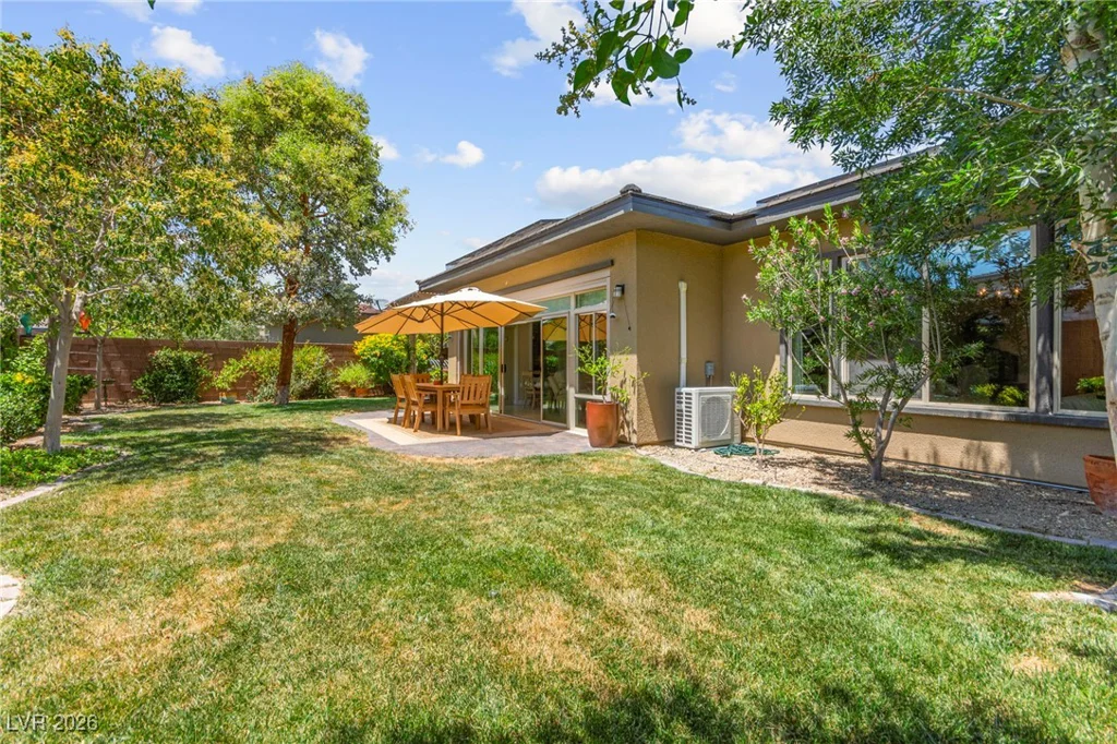 6810 Silver Crescent, Las Vegas, NV 89148