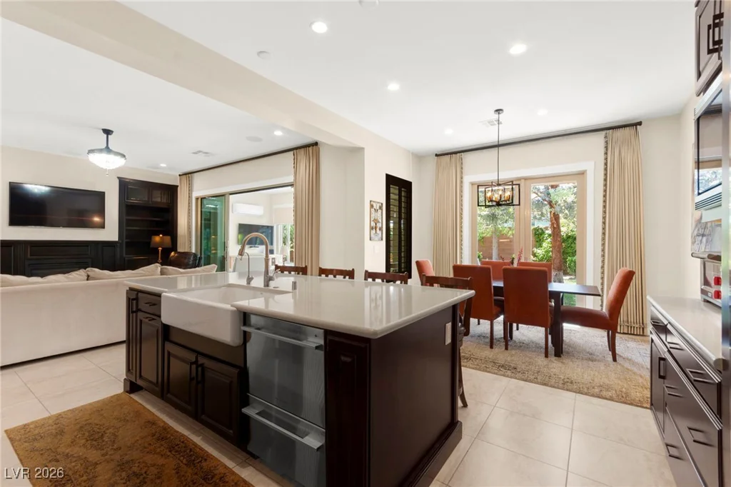 6810 Silver Crescent, Las Vegas, NV 89148