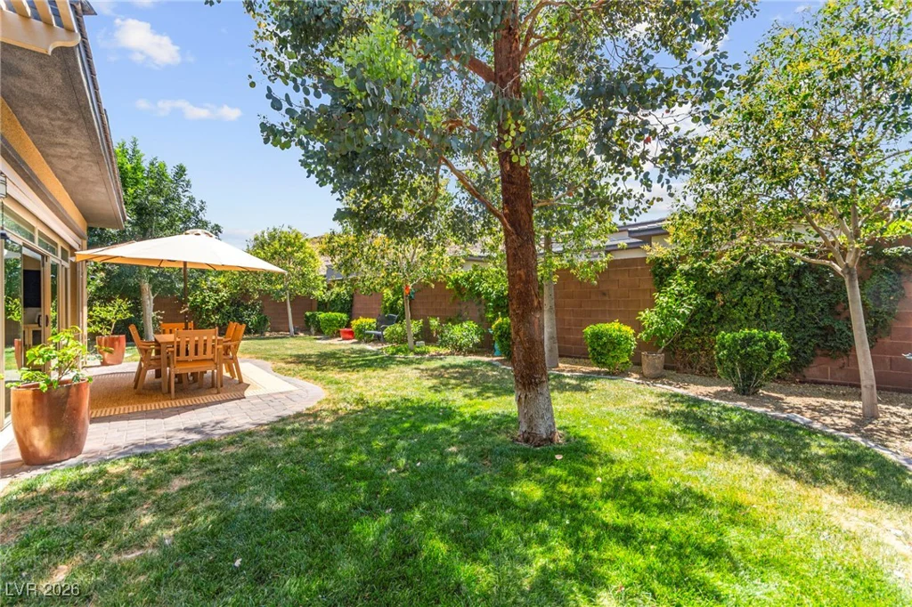 6810 Silver Crescent, Las Vegas, NV 89148