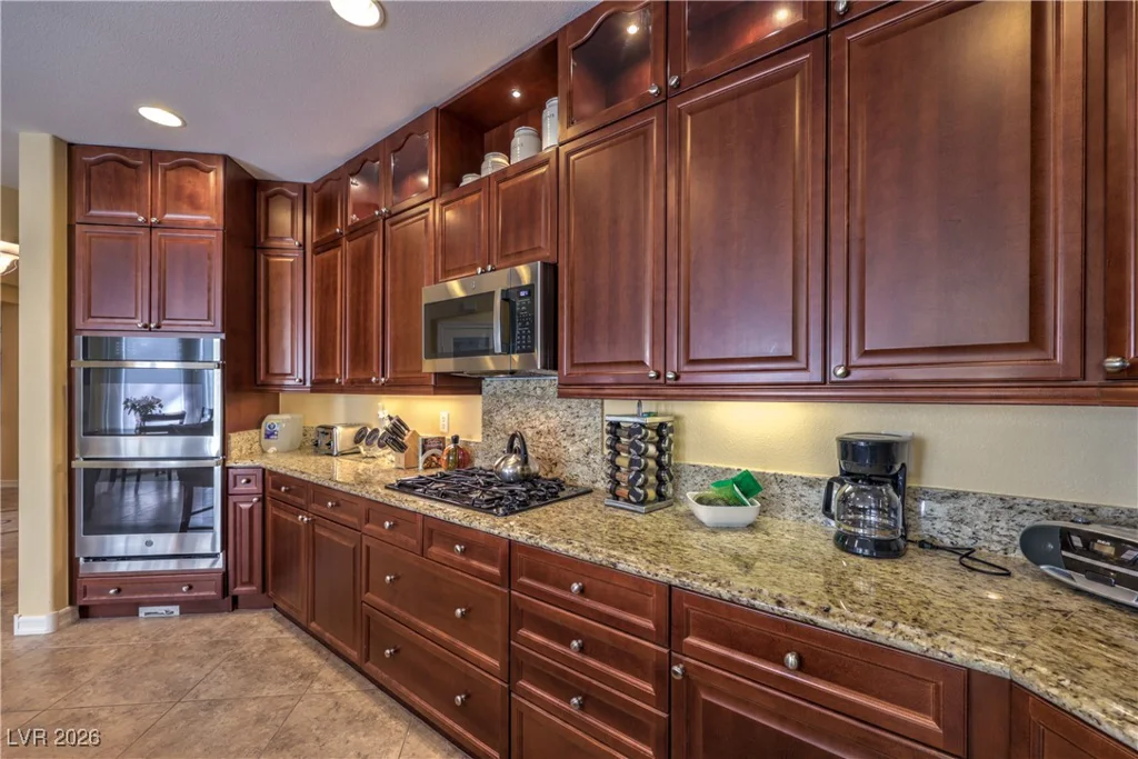 10016 Desert Alcove, Las Vegas, NV 89178