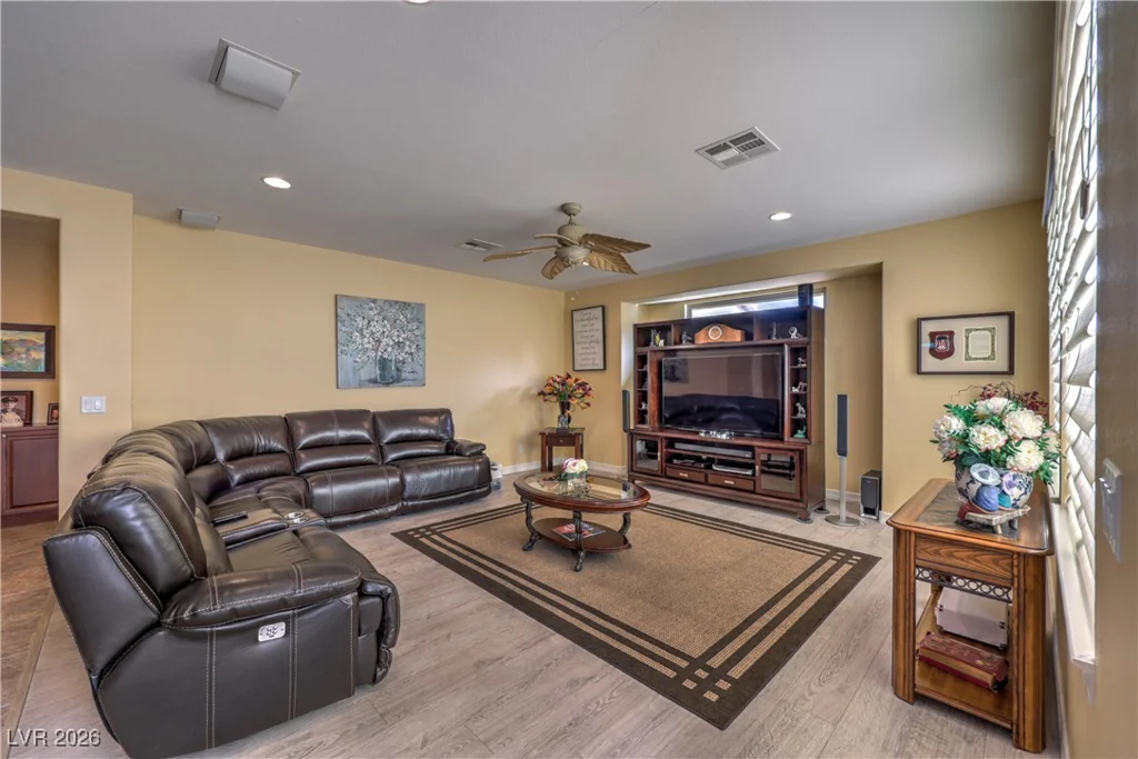 10016 Desert Alcove, Las Vegas, NV 89178