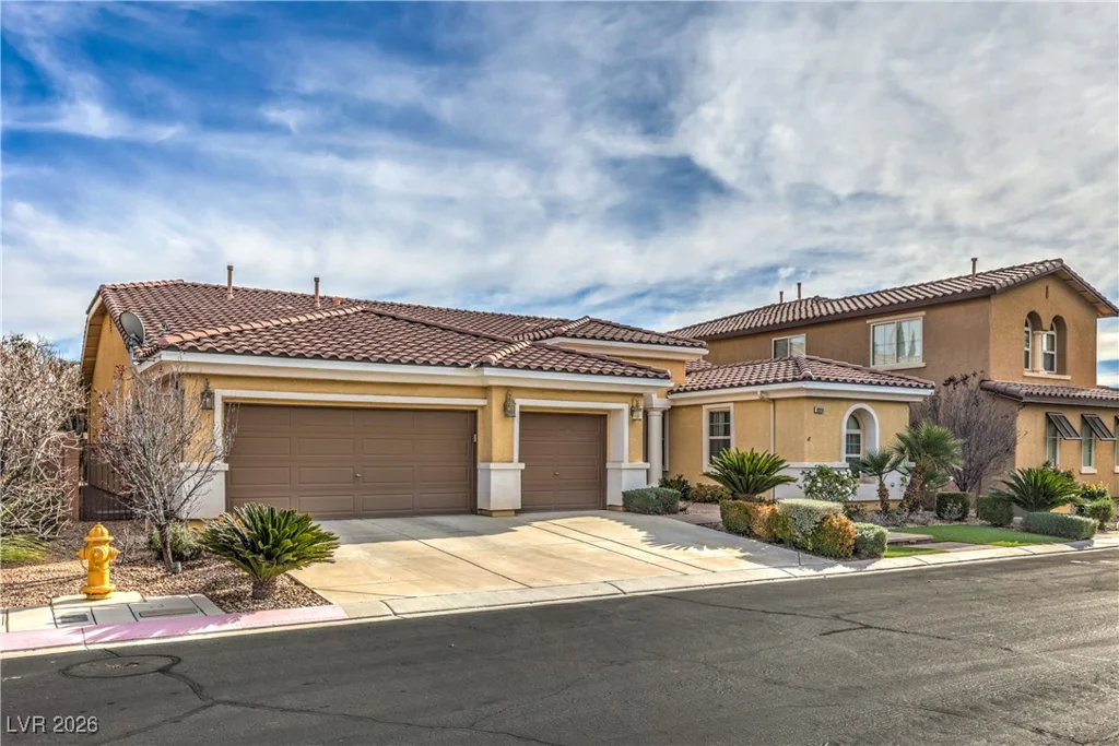 10016 Desert Alcove, Las Vegas, NV 89178