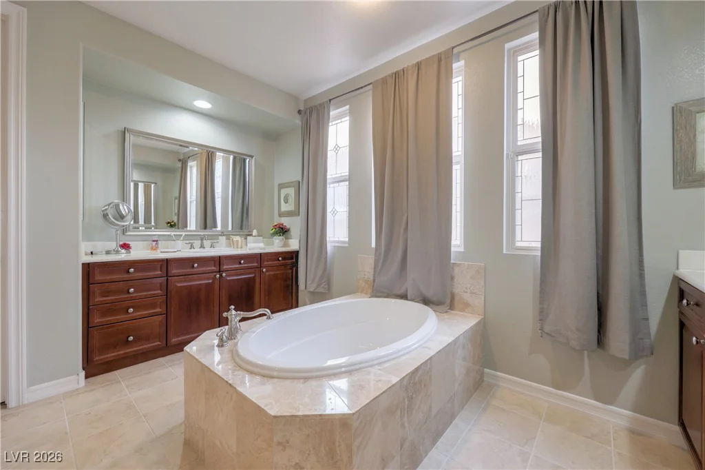 10016 Desert Alcove, Las Vegas, NV 89178