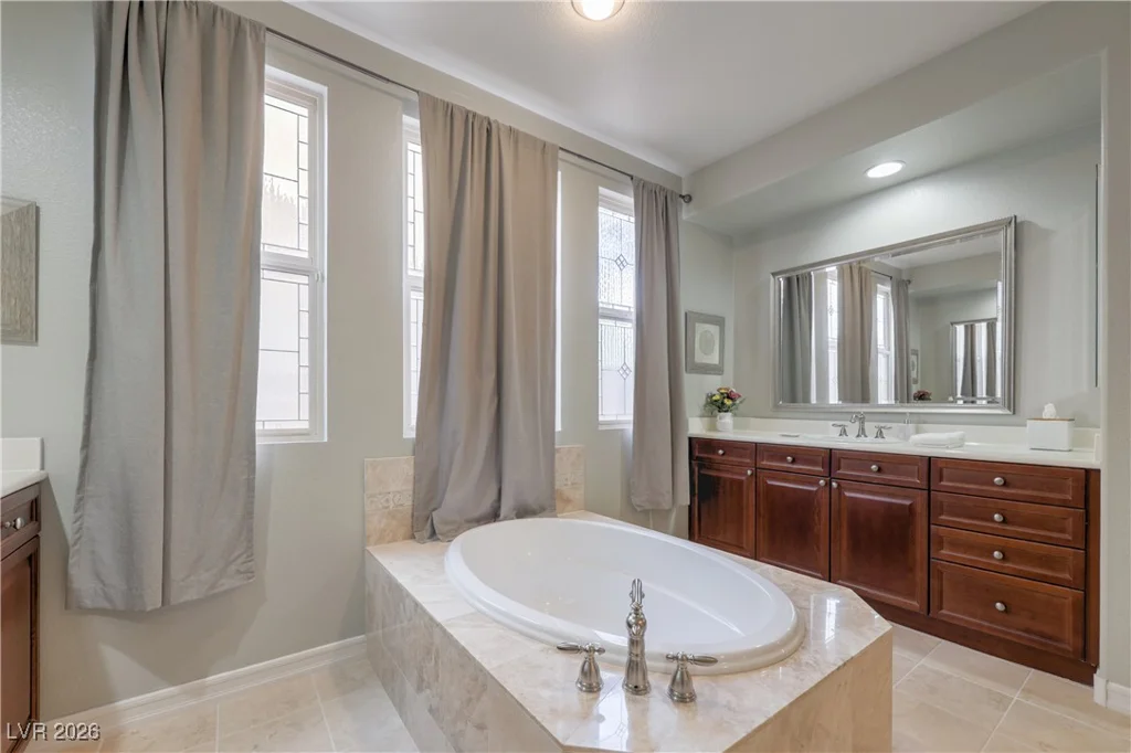 10016 Desert Alcove, Las Vegas, NV 89178