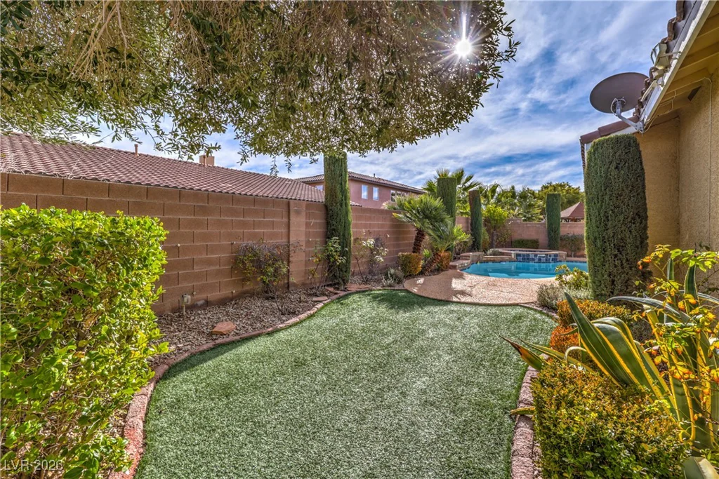 10016 Desert Alcove, Las Vegas, NV 89178