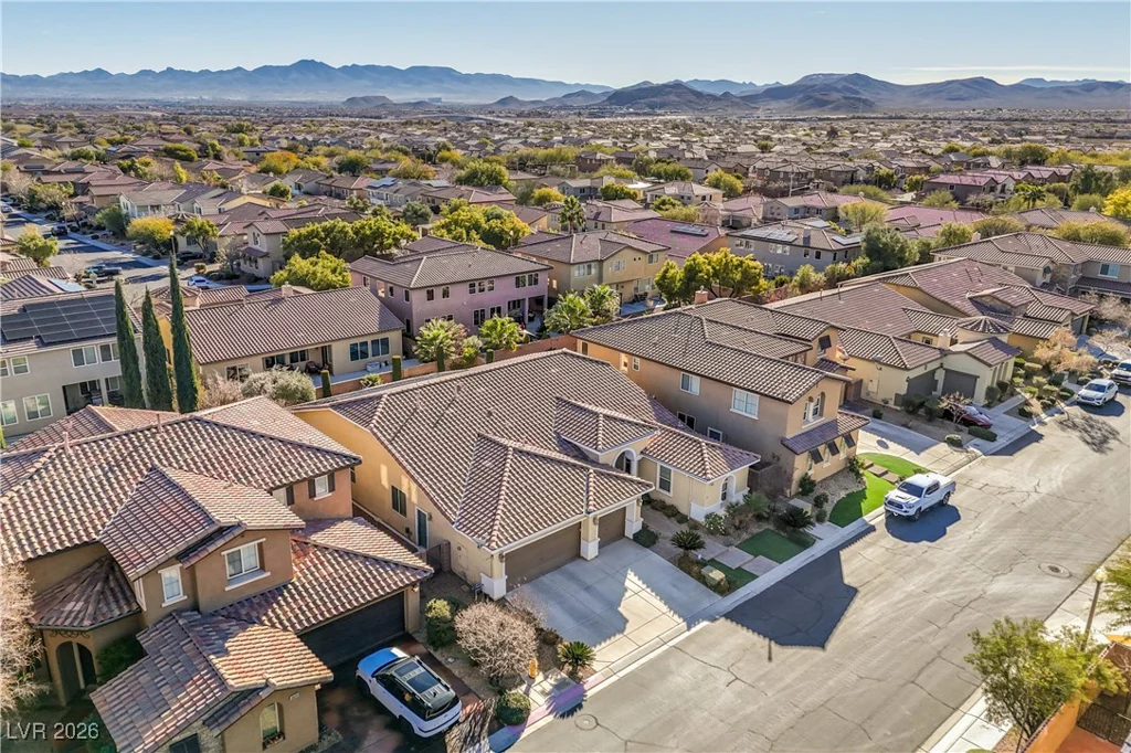 10016 Desert Alcove, Las Vegas, NV 89178
