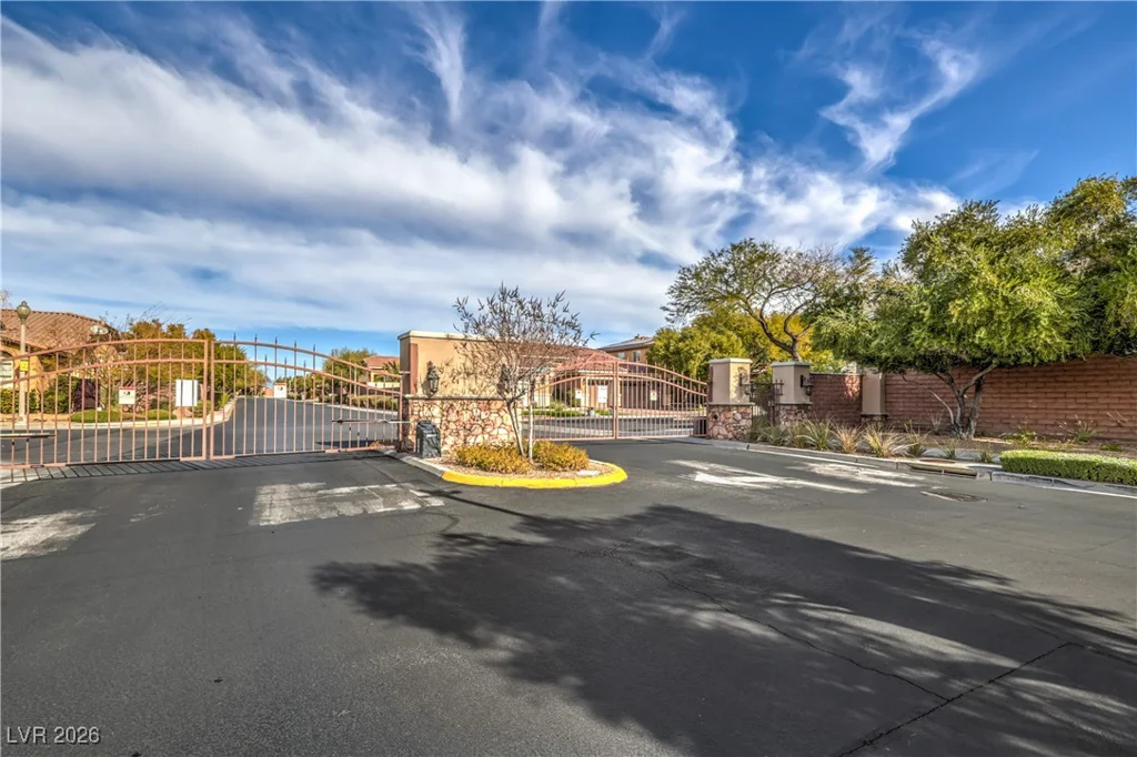 10016 Desert Alcove, Las Vegas, NV 89178