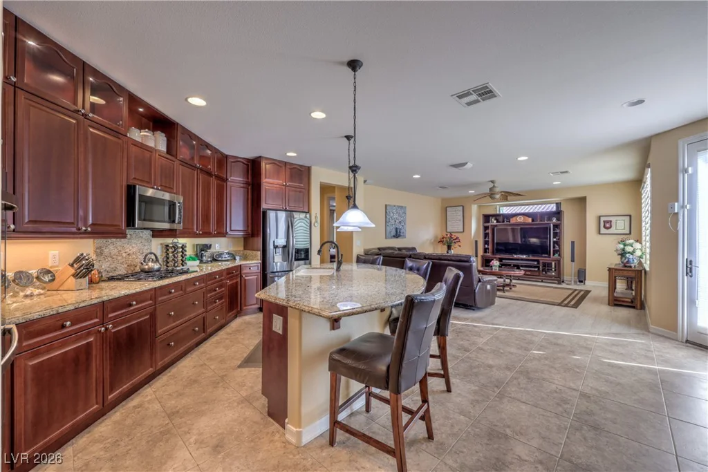 10016 Desert Alcove, Las Vegas, NV 89178