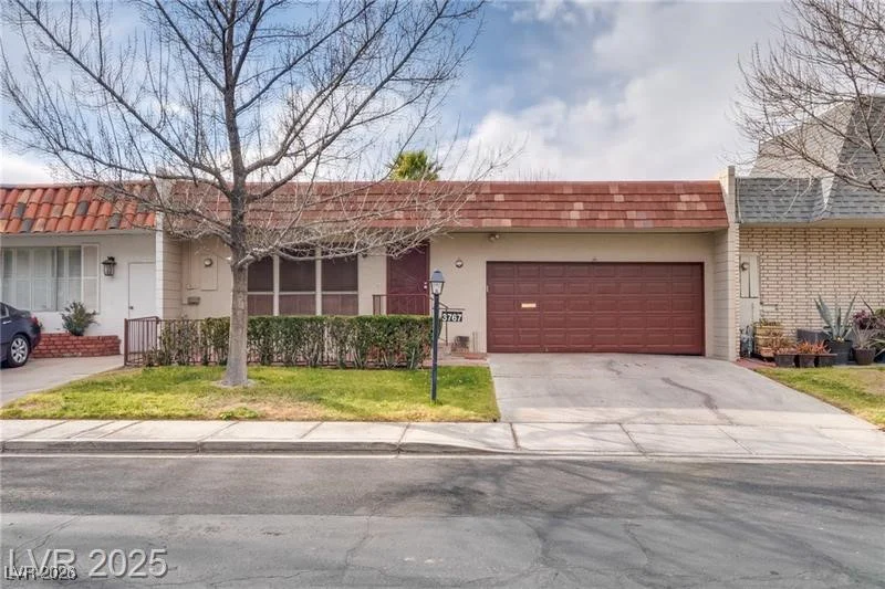 3767 Monument, Las Vegas, NV 89121