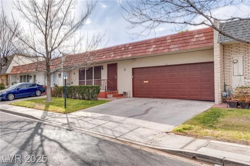 3767 Monument, Las Vegas, NV 89121