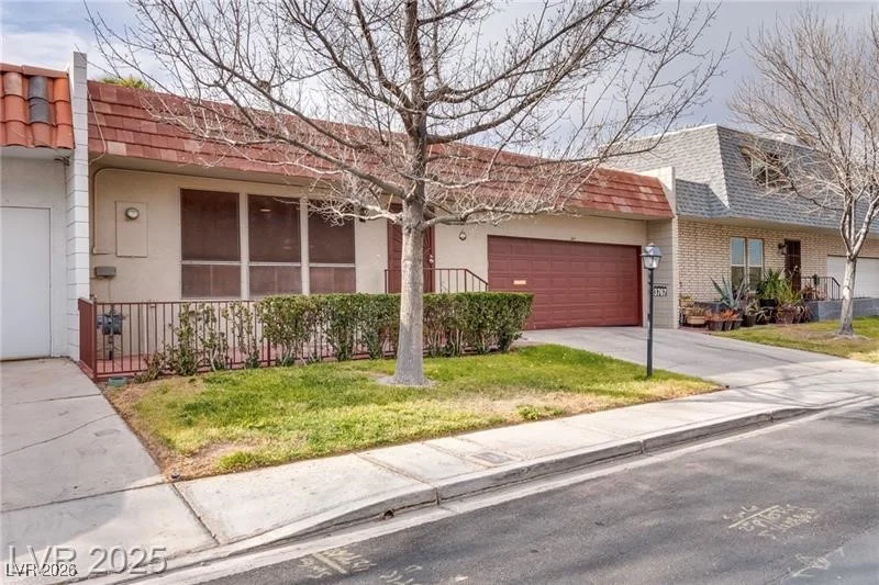 3767 Monument, Las Vegas, NV 89121