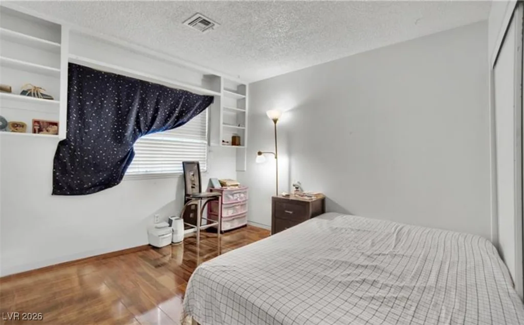 6133 Meadowgrass, Las Vegas, NV 89103