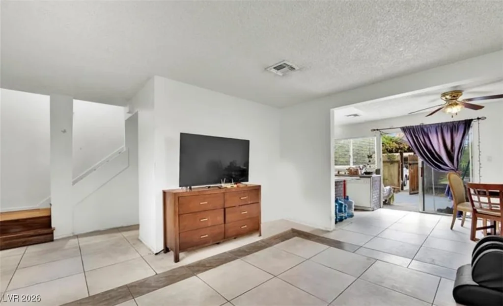 6133 Meadowgrass, Las Vegas, NV 89103