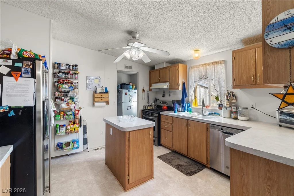 3199 Records, Amargosa Valley, NV 89020