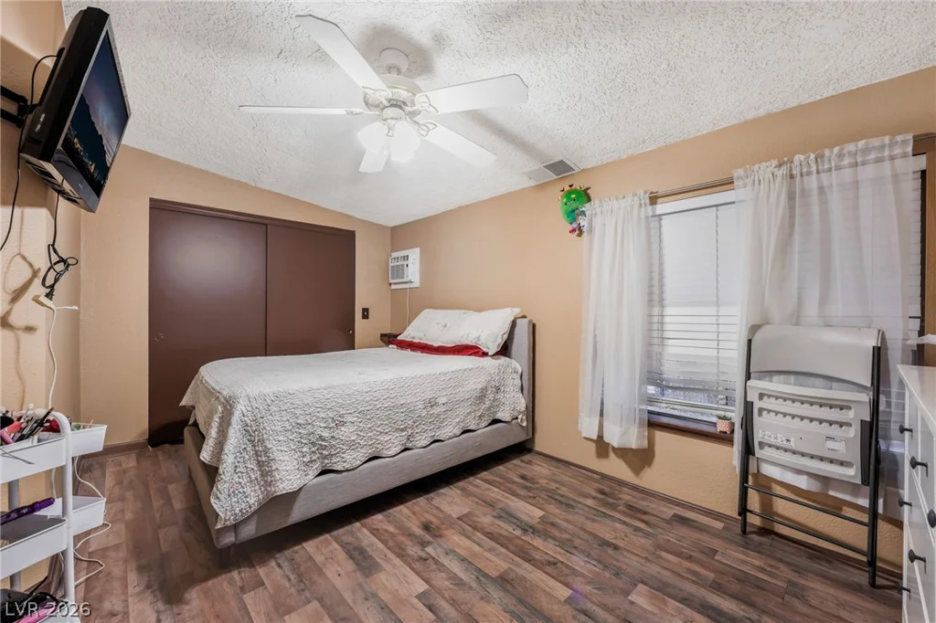6551 Caddington, Las Vegas, NV 89110