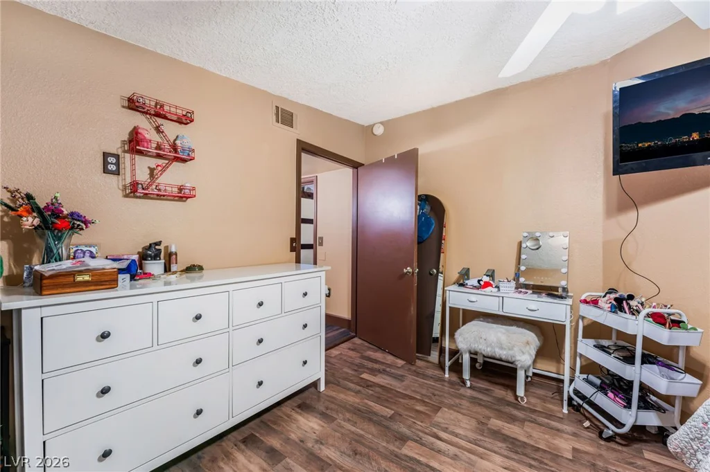 6551 Caddington, Las Vegas, NV 89110