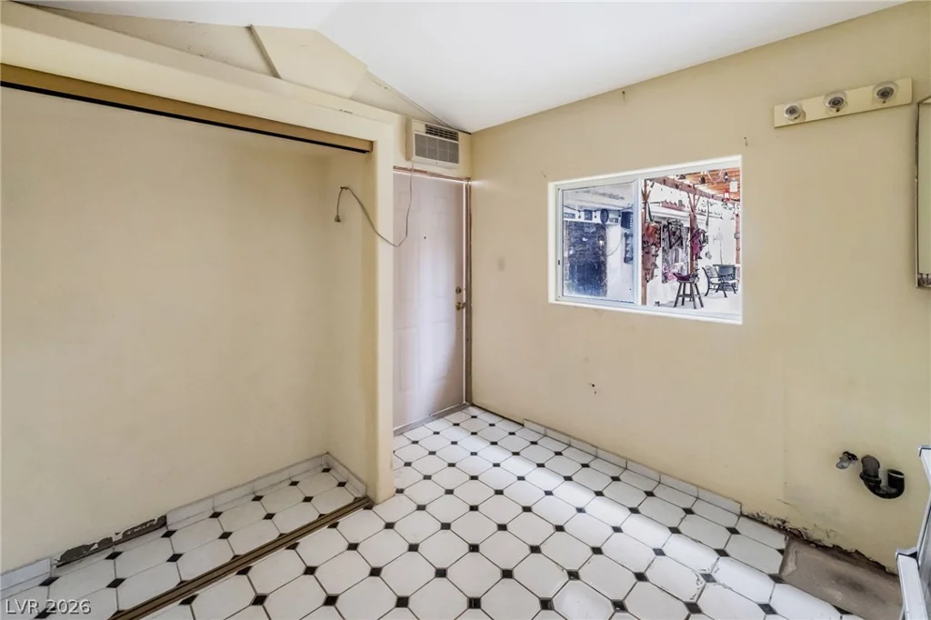 6551 Caddington, Las Vegas, NV 89110