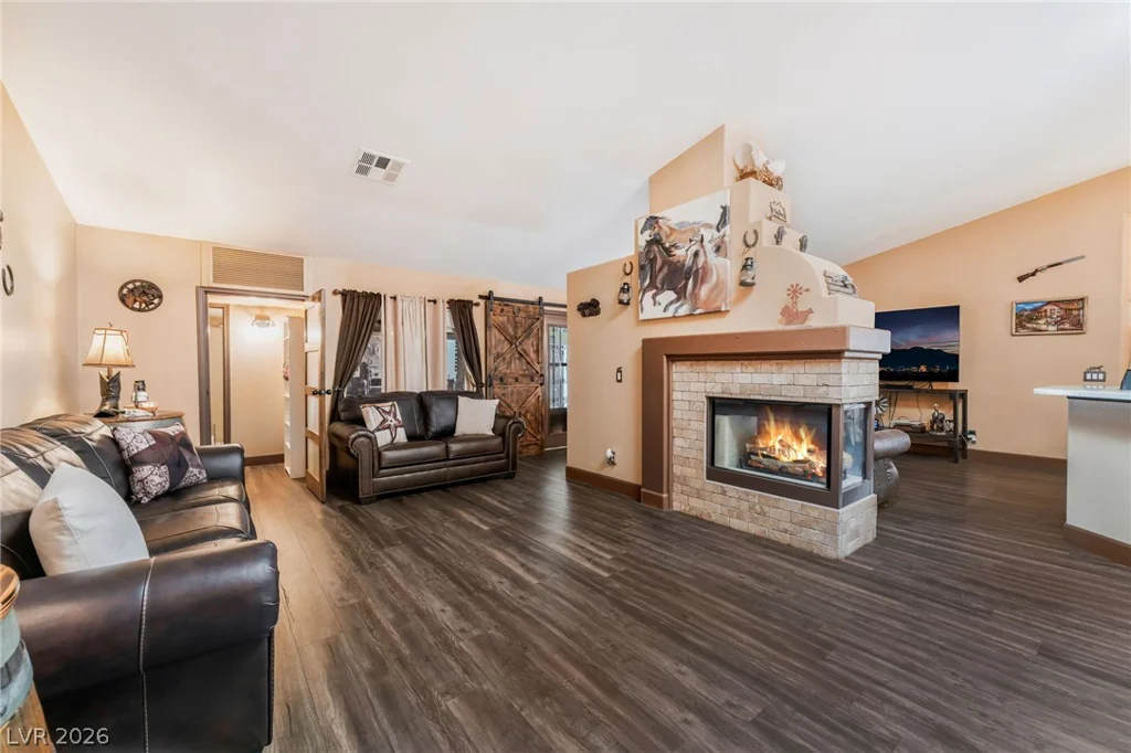 6551 Caddington, Las Vegas, NV 89110