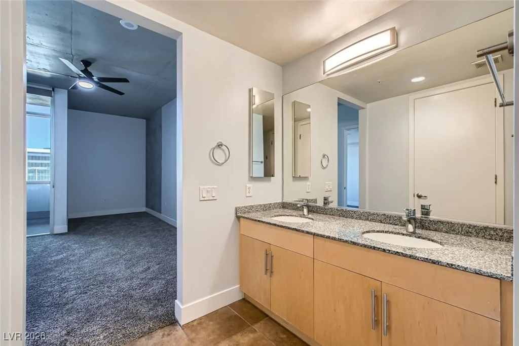 353 Bonneville, Las Vegas, NV 89101