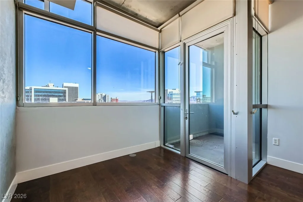 353 Bonneville, Las Vegas, NV 89101