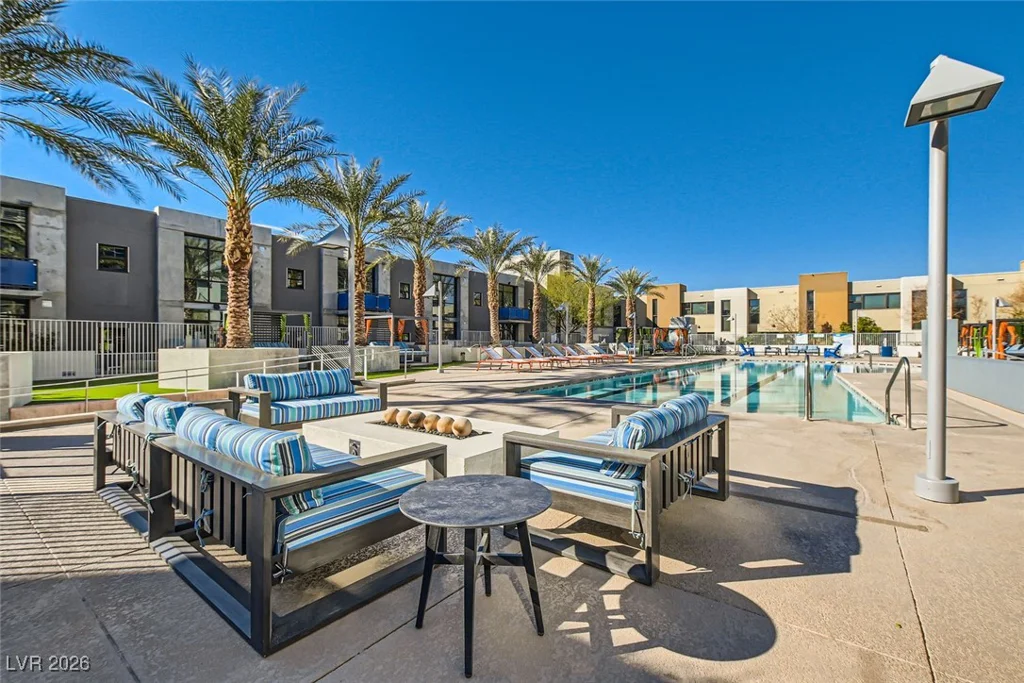 353 Bonneville, Las Vegas, NV 89101