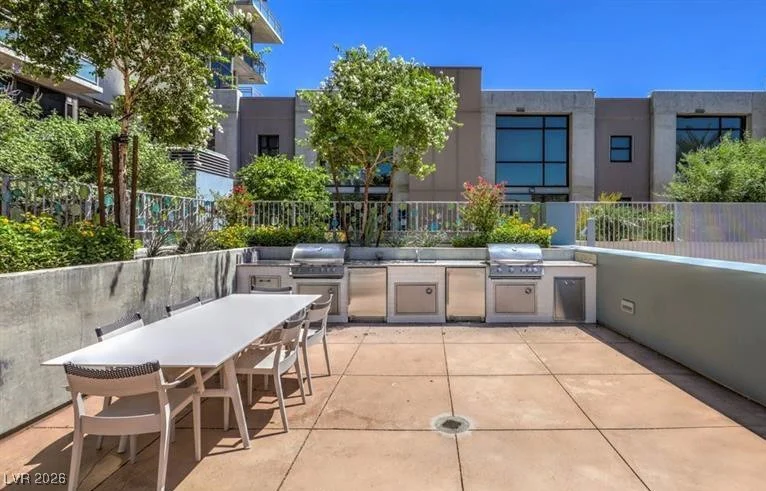 353 Bonneville, Las Vegas, NV 89101