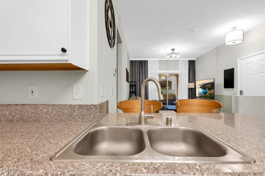 5751 Hacienda, Las Vegas, NV 89122
