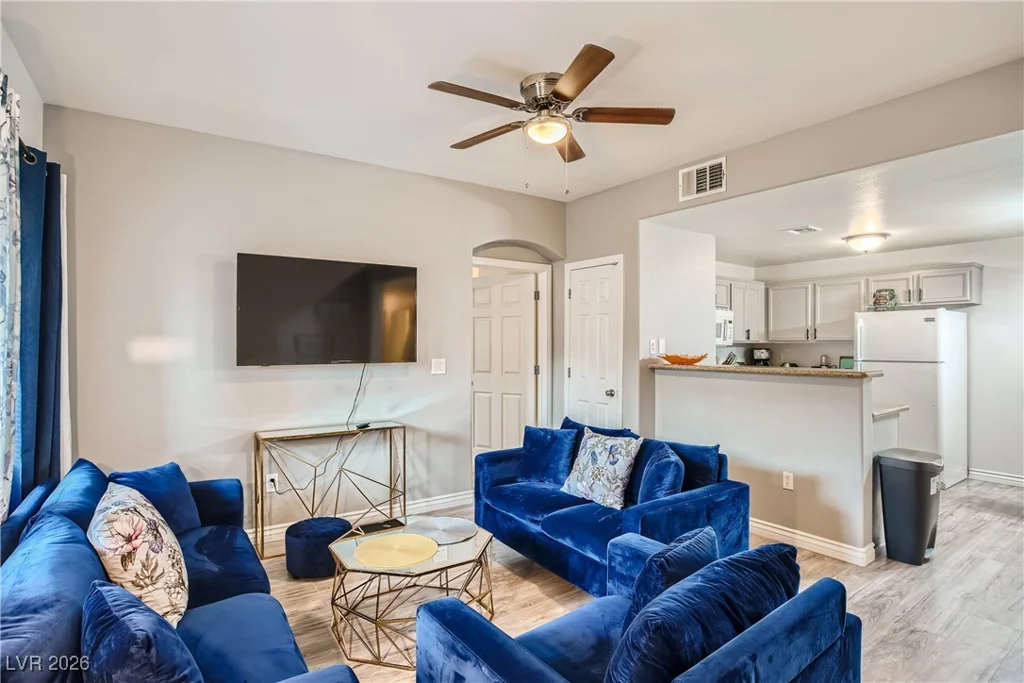 7701 Robindale, Las Vegas, NV 89113