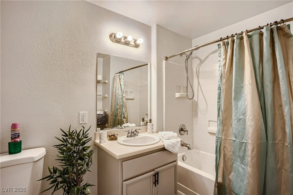 7701 Robindale, Las Vegas, NV 89113