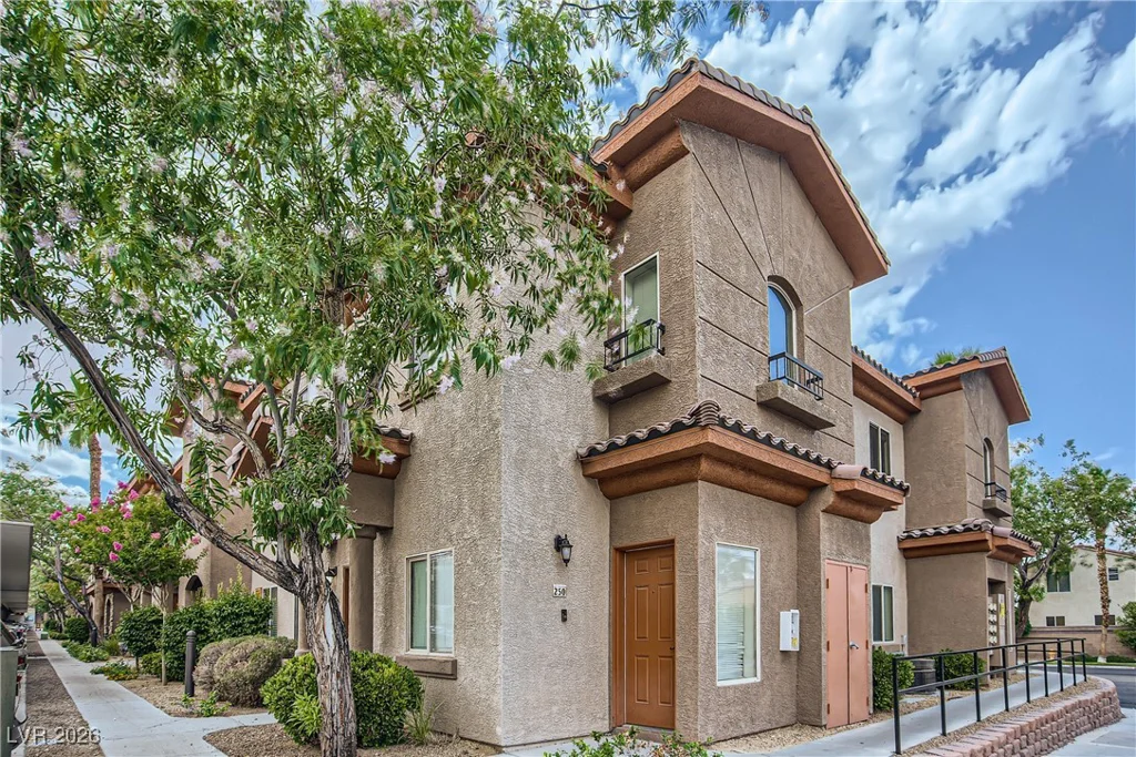 7701 Robindale, Las Vegas, NV 89113