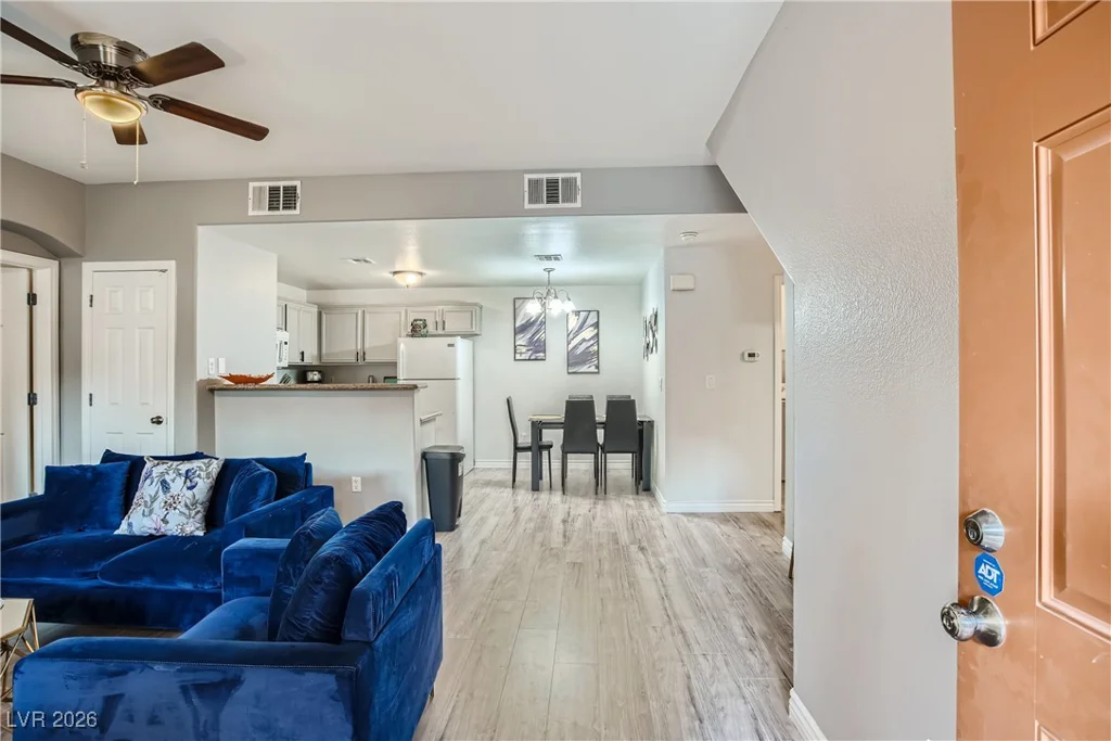 7701 Robindale, Las Vegas, NV 89113