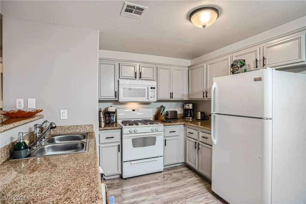 7701 Robindale, Las Vegas, NV 89113