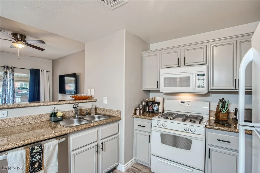 7701 Robindale, Las Vegas, NV 89113
