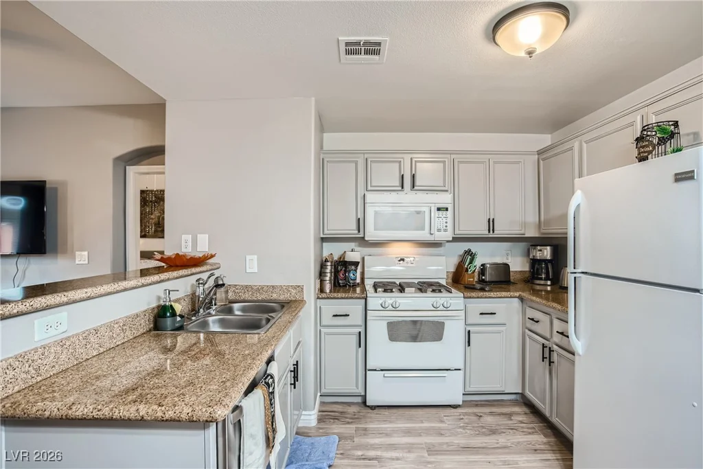 7701 Robindale, Las Vegas, NV 89113