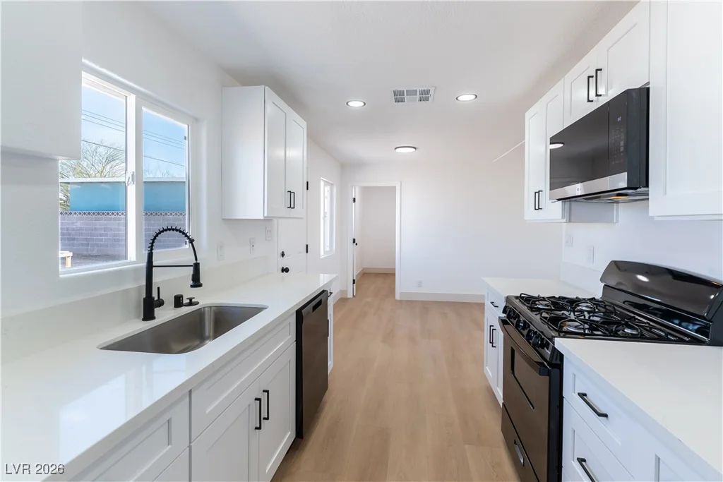 2816 Berg, North Las Vegas, NV 89030