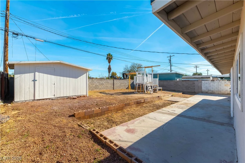 2816 Berg, North Las Vegas, NV 89030
