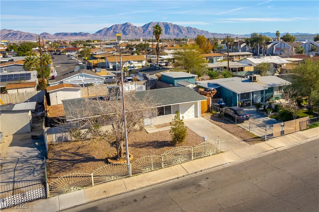 2816 Berg, North Las Vegas, NV 89030