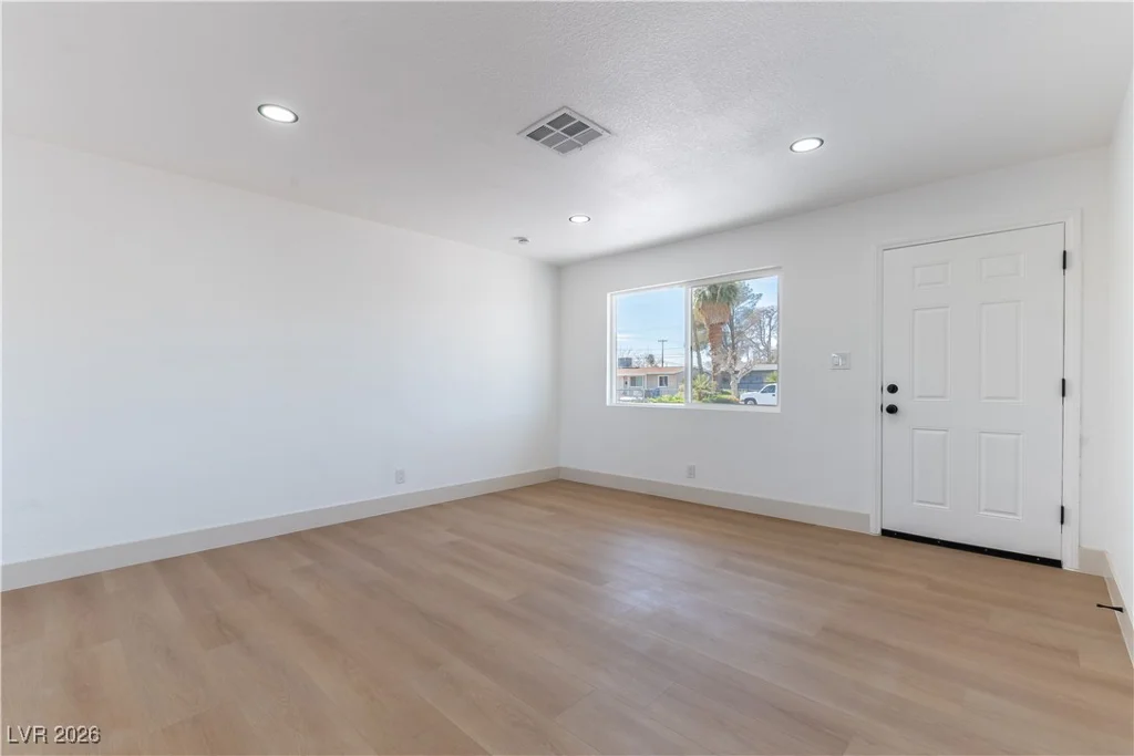 2816 Berg, North Las Vegas, NV 89030
