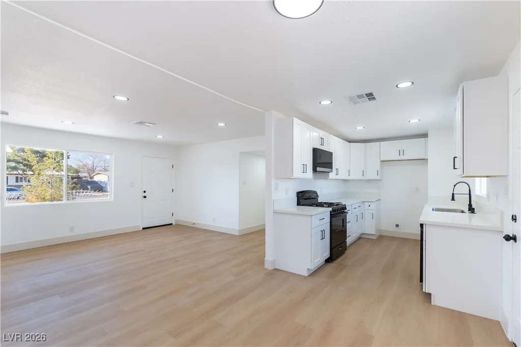 2816 Berg, North Las Vegas, NV 89030